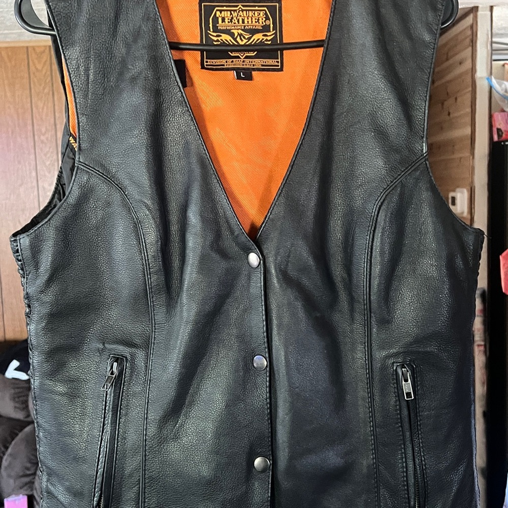 Black Embroidered Vest with Wing Motif - Picture 2 of 3